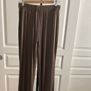 Ribbed brown leggings